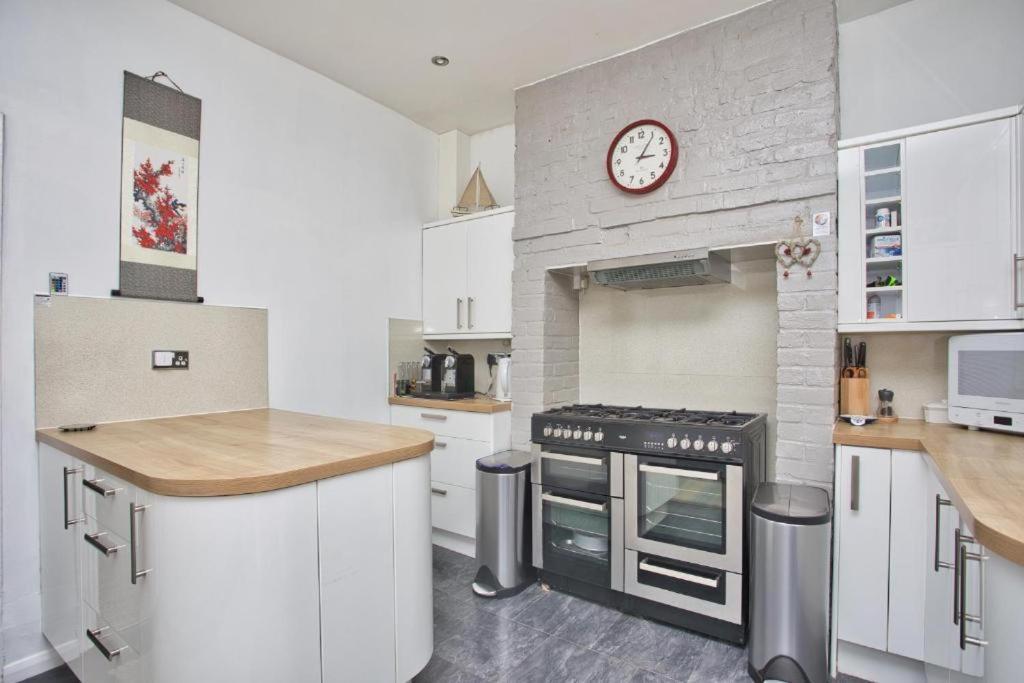 Spacious Seaside Escape In The Heart Of Deal, 4 Mins From The Beach Zewnętrze zdjęcie